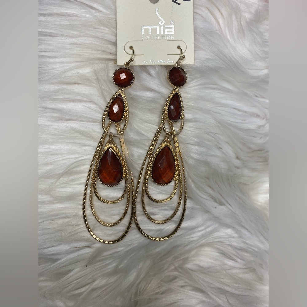 Gold tone tear drop earrings